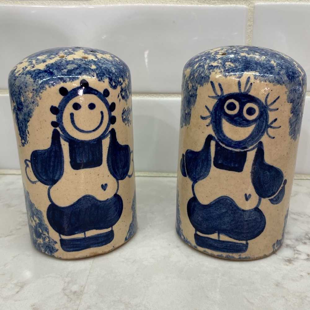 Vintage Folk Art salt and pepper shaker
